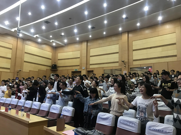 1558432385620518.png 4 教官与学员互动_副本.png