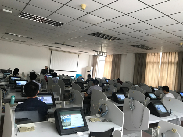 1558432651344340.png 9 吴雅琦老师为中国地质大学(武汉)公派出国教师开展国别培训_副本.png